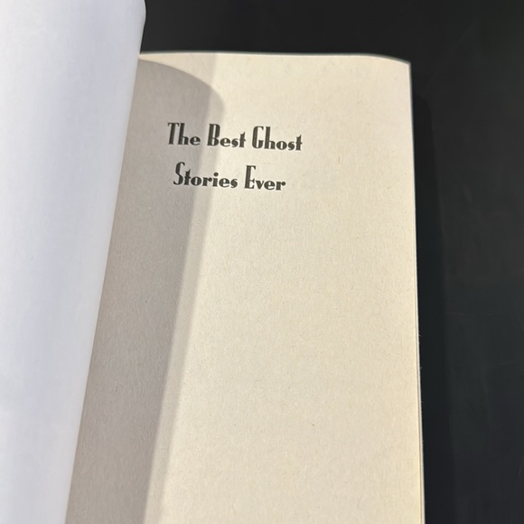 Scholastic Classics: The Best Ghost Stories Ever - Paperback Novel - Picture 5 of 10
